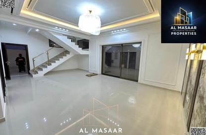 فيلا - 5 غرف نوم - 7 حمامات للايجار في قرية الاميرة - الياسمين - عجمان