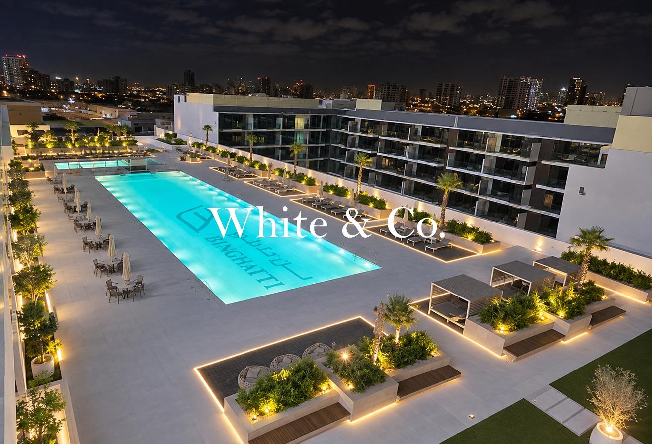 Pool View | Private Balcony | Large Layout photo 5