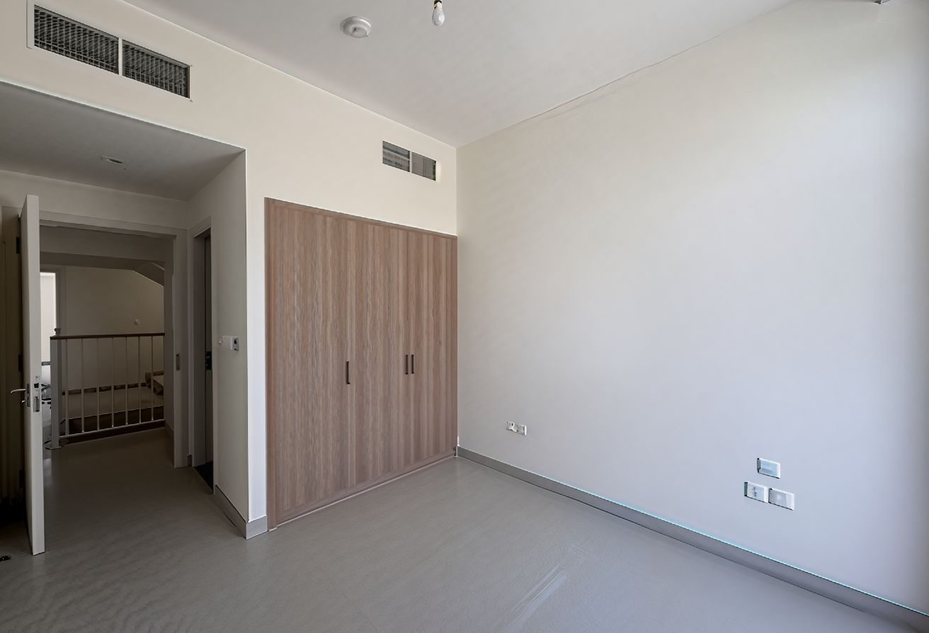 VACANT | NEGOTIABLE | PRIME LOCATION gallery image