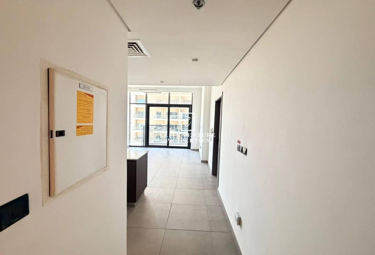 MODERN LAYOUT | PRIME LOCATION | SPACIOUS photo 9