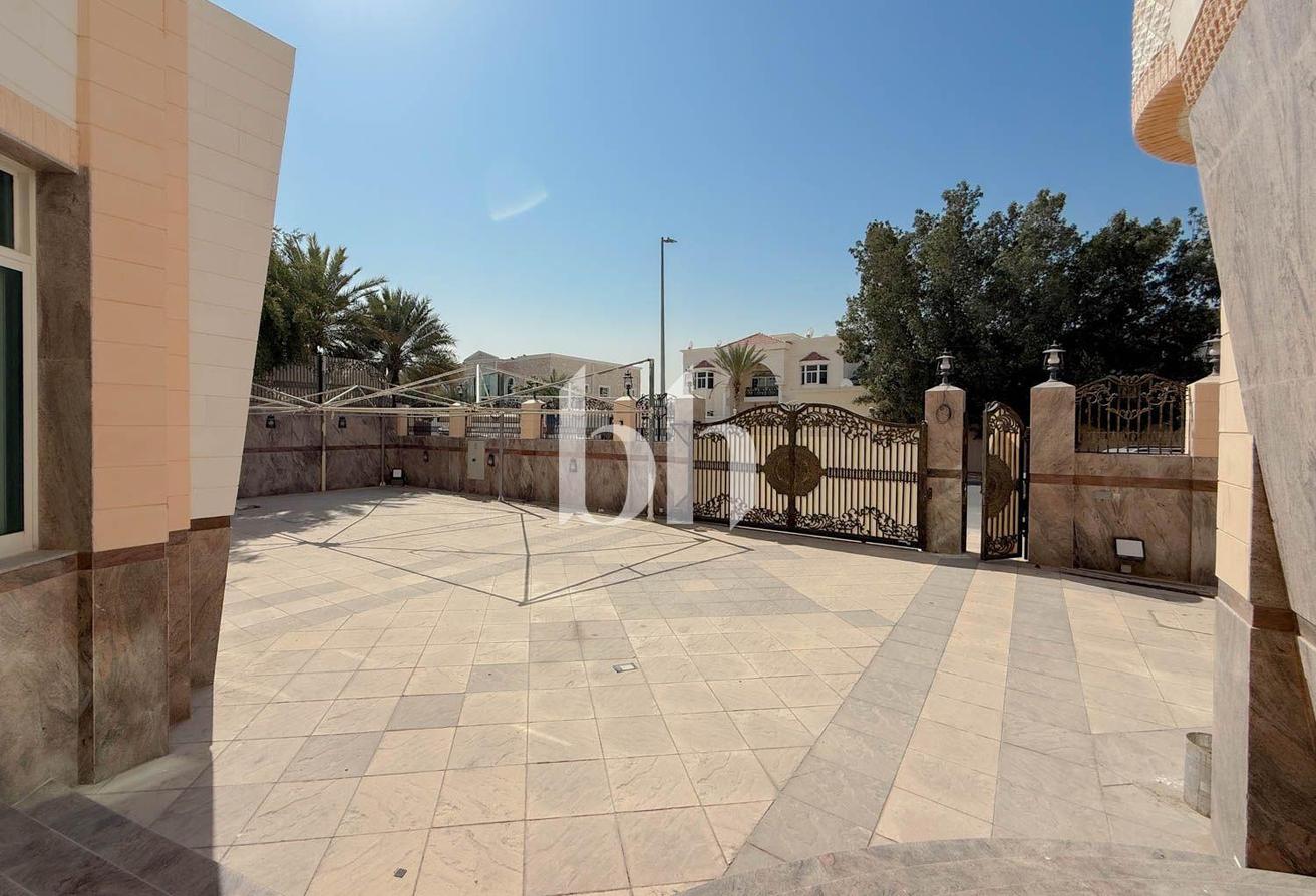 Elegant Family Villa | Private Pool | Brand new photo 2