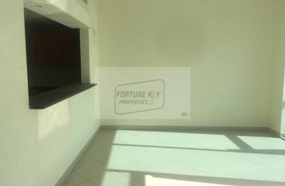 Apartment - 1 Bedroom - 2 Bathrooms for rent in Hub Canal 1 - Hub Golf View Apartments - Dubai Sports City - Dubai