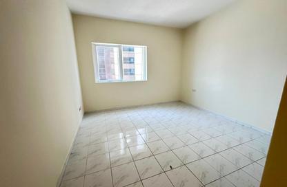 Apartment - 3 - 3 for rent in Sahara Tower - Sheikh Zayed Road - Dubai