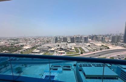 Apartment - 3 - 3 for rent in Sahara Tower - Sheikh Zayed Road - Dubai