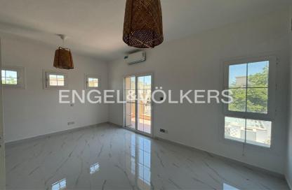 Villa - 4 Bedrooms - 5 Bathrooms for rent in Springs 11 - The Springs - Dubai