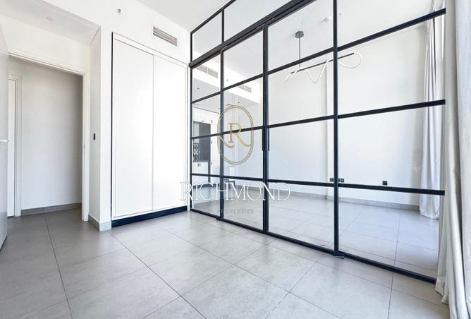 Semi Furnished | Vacant | Burj And Pool View photo 2
