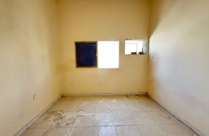 شقة - 2 غرف نوم - 1 حمام للايجار في بناء الزوينة - المصلى - الغرب - الشارقة