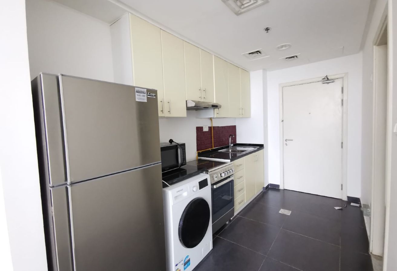 Studio apartment in Golf Panorama A, Damac Hills: 9
