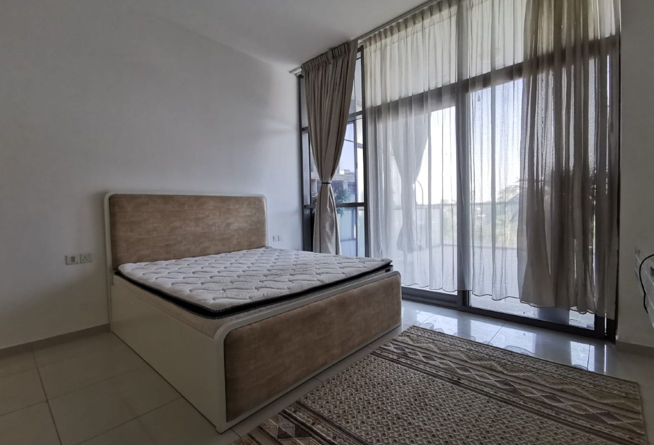 Studio apartment in Golf Panorama A, Damac Hills: 14