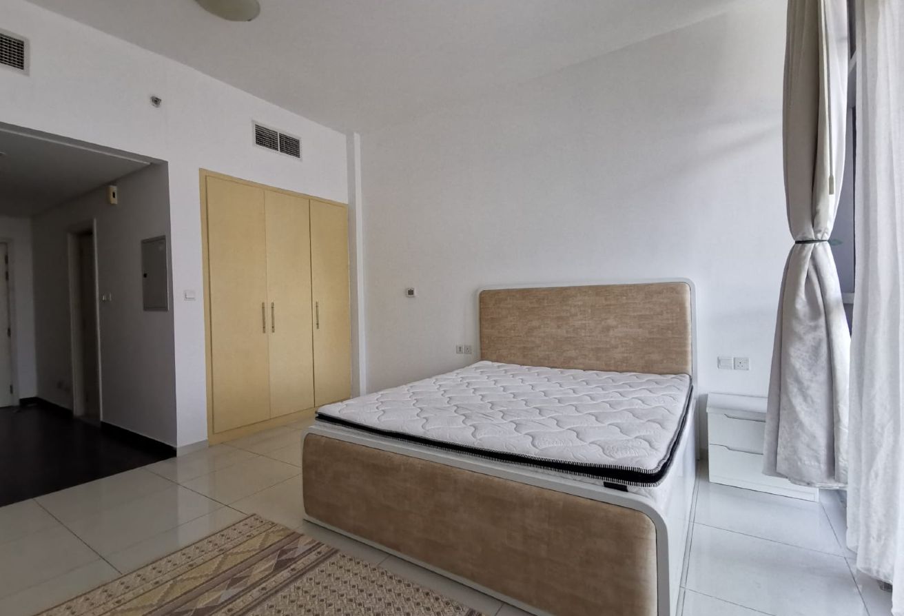 Studio apartment in Golf Panorama A, Damac Hills: 15