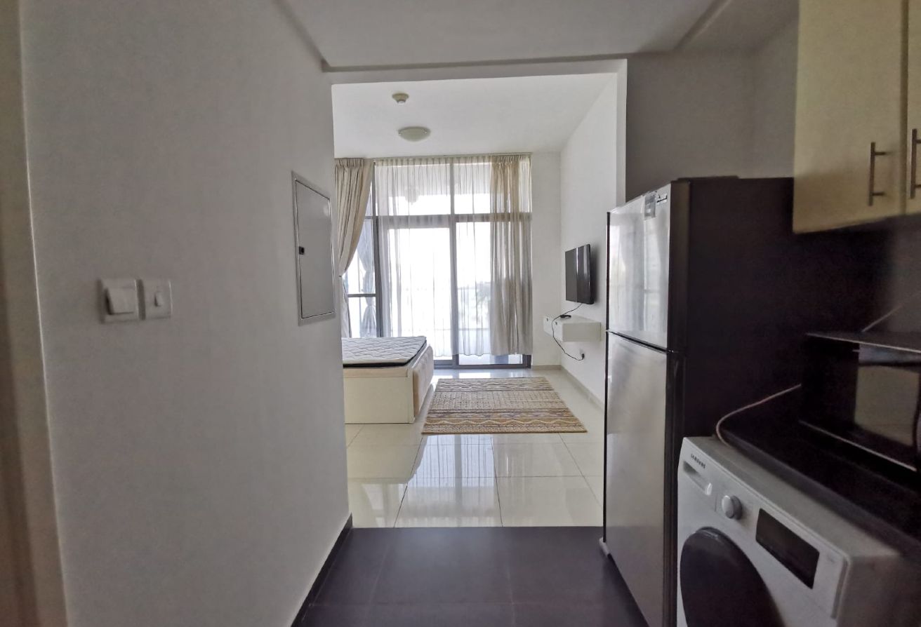 Studio apartment in Golf Panorama A, Damac Hills: 6