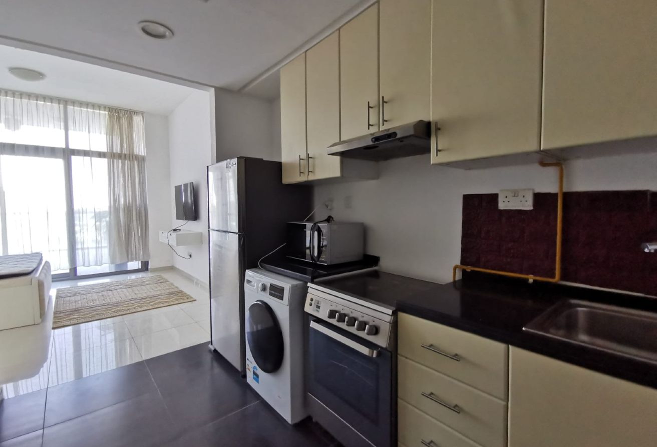 Studio apartment in Golf Panorama A, Damac Hills: 7