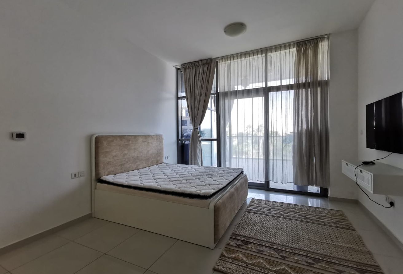 Studio apartment in Golf Panorama A, Damac Hills: 10