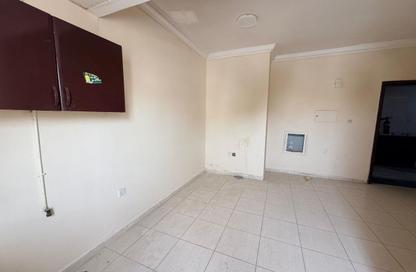 Apartment - Studio - 1 Bathroom for rent in Al Musalla - Sharjah