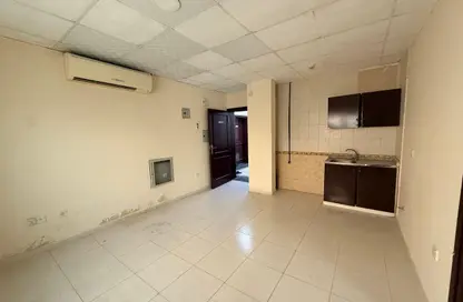 Apartment - Studio - 1 Bathroom for rent in Al Musalla - Sharjah