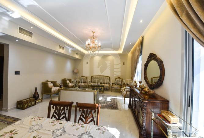 Exclusive Furnished Upgraded Single Row photo 2