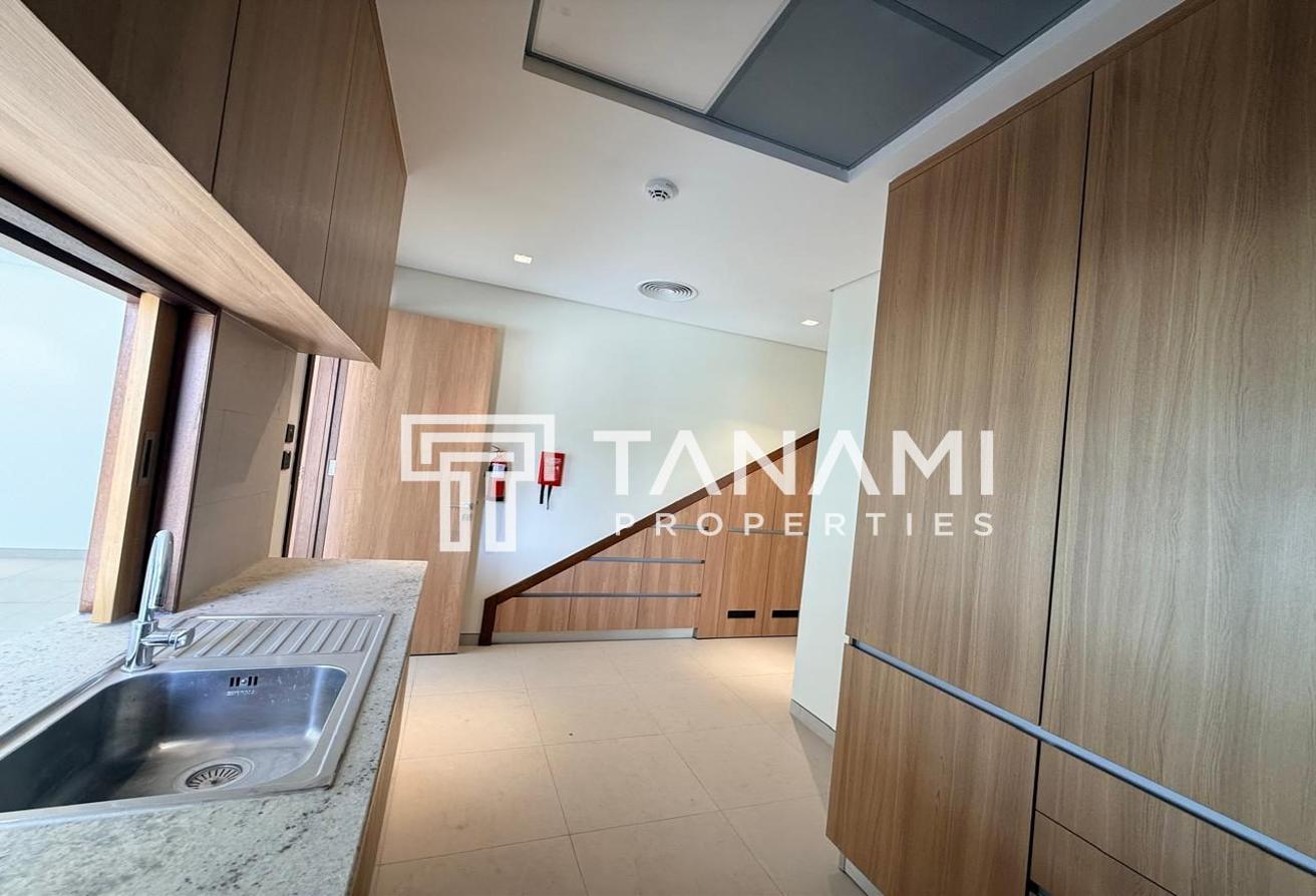 5BR Villa + Maid’s | Corner | Private pool photo 17