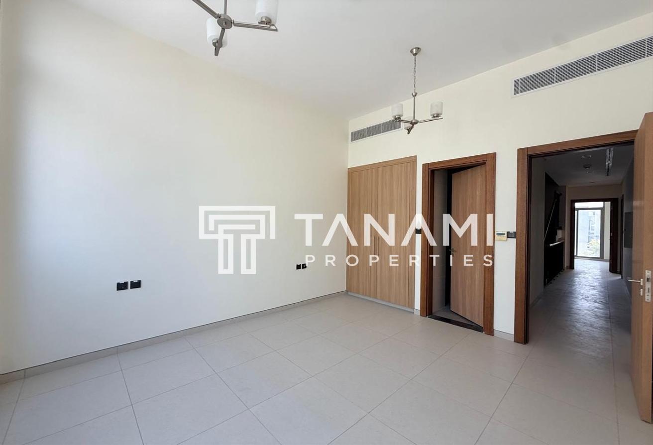 5BR Villa + Maid’s | Corner | Private pool photo 11