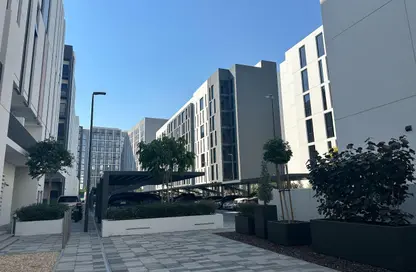 شقة - غرفة نوم - 2 حمامات للبيع في الطراز - حي نسيج - الجادة - الشارقة