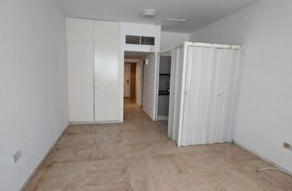 Apartment - Studio - 1 for rent in Burj Al Majaz Tower - Al Majaz 2 - Al Majaz - Sharjah