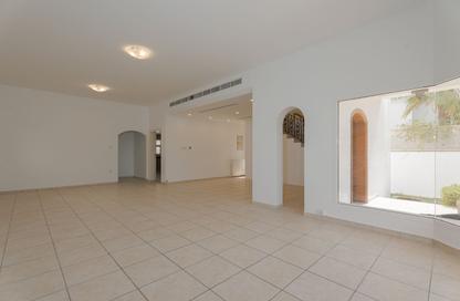 Villa - 3 - 4 for rent in Umm Suqeim 1 - Umm Suqeim - Dubai