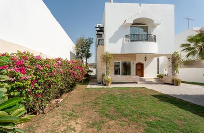 Villa - 3 - 4 for rent in Umm Suqeim 1 - Umm Suqeim - Dubai