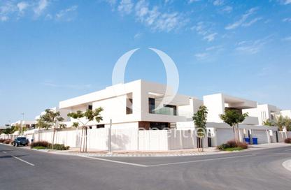 Villa - 5 Bedrooms - 6 Bathrooms for rent in West Yas - Yas Island - Abu Dhabi