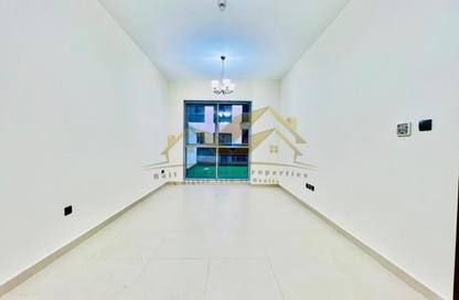 Apartment - 1 Bedroom - 2 Bathrooms for rent in Jumeirah Garden City - Al Satwa - Dubai