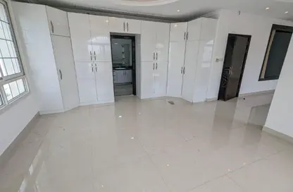 Apartment - 3 Bedrooms - 6 Bathrooms for rent in Al Falaj - Al Riqqa - Sharjah