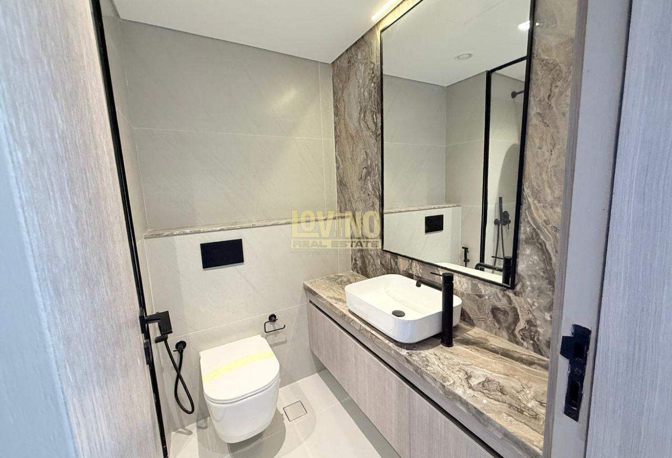Vastu Unit | Brand New | Ready to Move photo 6
