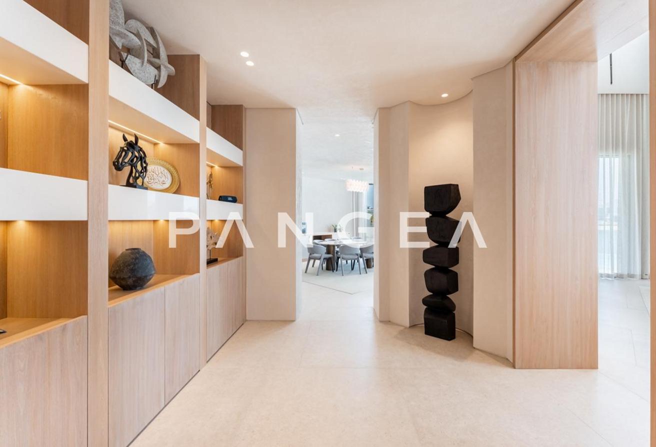 Exceptional Beachfront Turnkey | Renovated | Furnished photo 10
