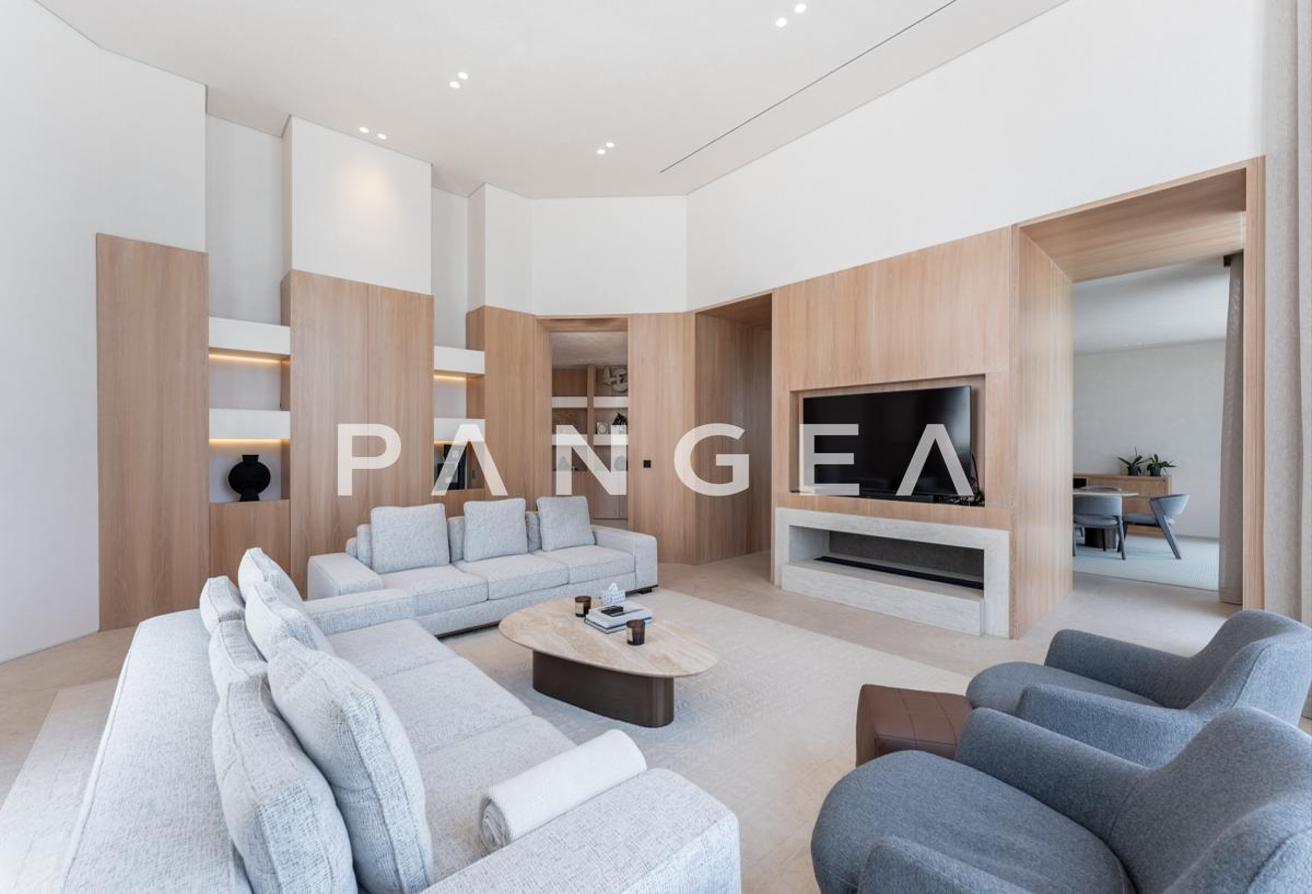 Exceptional Beachfront Turnkey | Renovated | Furnished photo 5