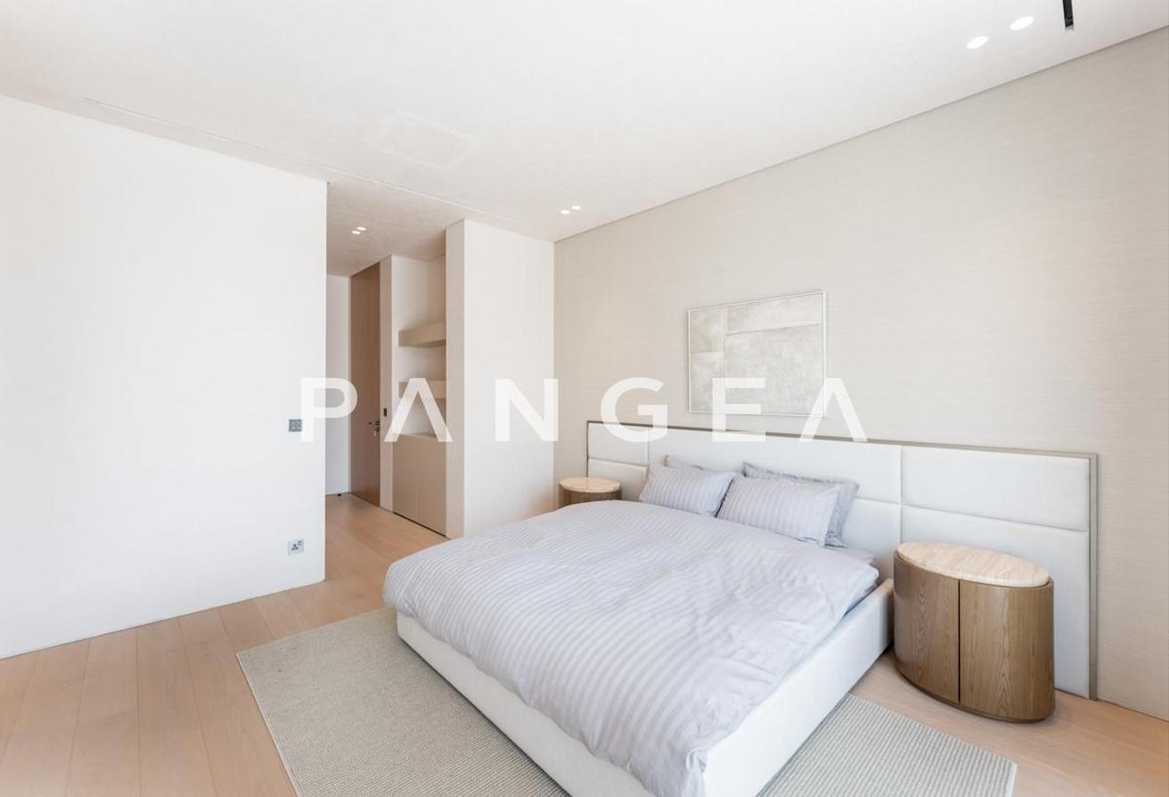 Exceptional Beachfront Turnkey | Renovated | Furnished photo 16
