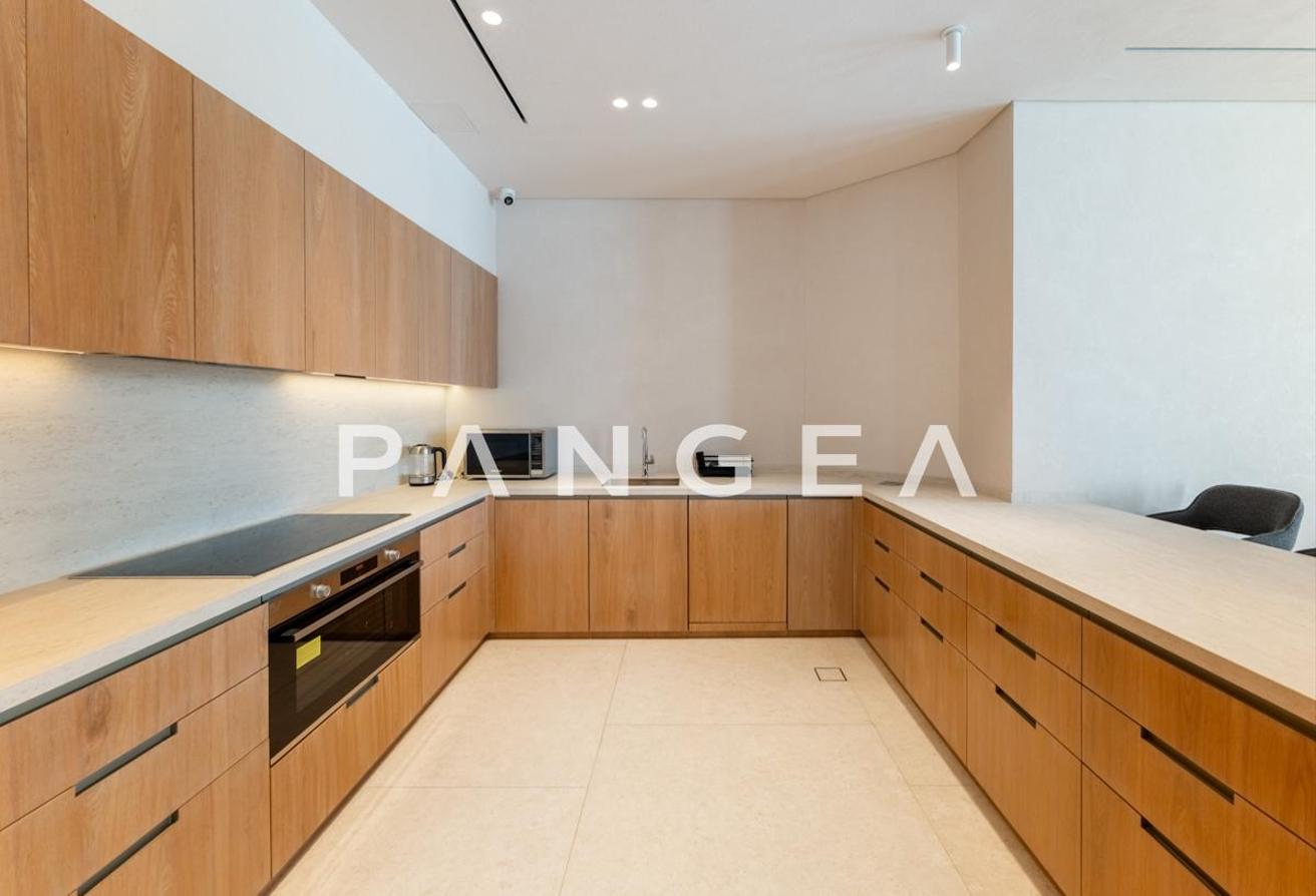 Exceptional Beachfront Turnkey | Renovated | Furnished photo 9
