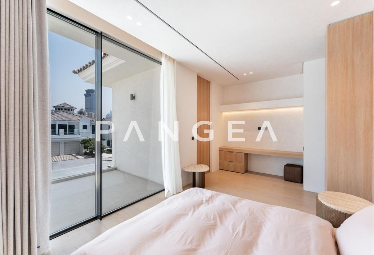 Exceptional Beachfront Turnkey | Renovated | Furnished photo 14