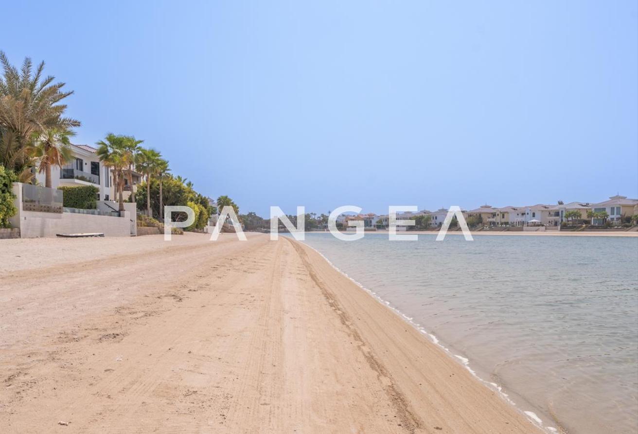 Exceptional Beachfront Turnkey | Renovated | Furnished photo 22