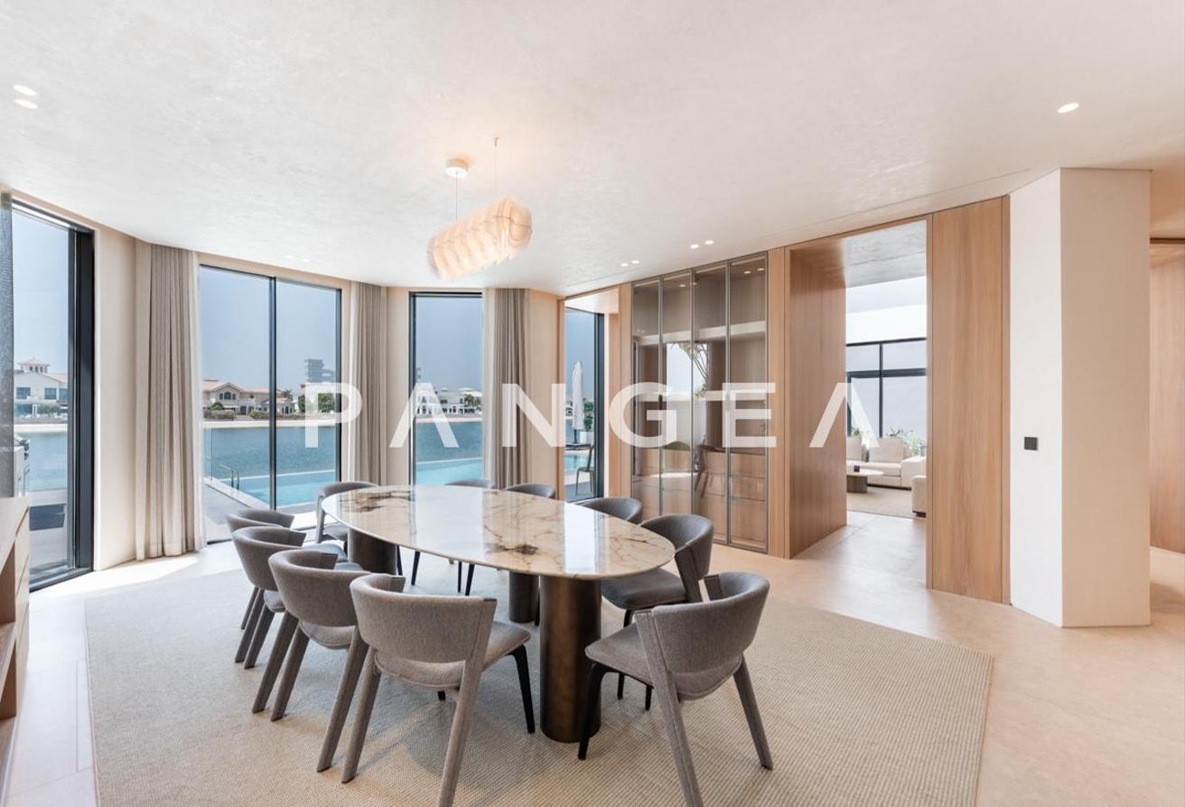 Exceptional Beachfront Turnkey | Renovated | Furnished photo 6