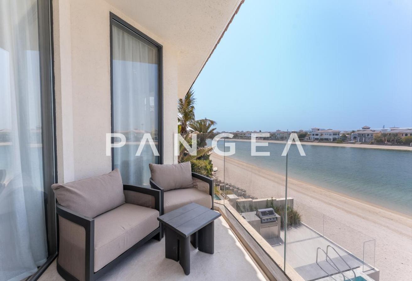 Exceptional Beachfront Turnkey | Renovated | Furnished photo 20