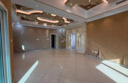 Apartment - 4 Bedrooms - 6 Bathrooms for rent in Al Majaz 1 - Al Majaz - Sharjah