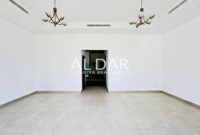 82374807 - Property Image 3