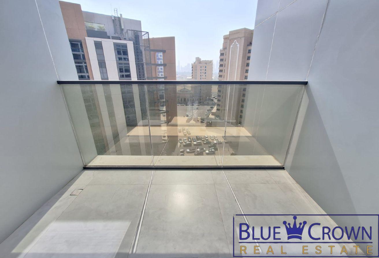 Bright Studio Apartment with Large Windows photo 2