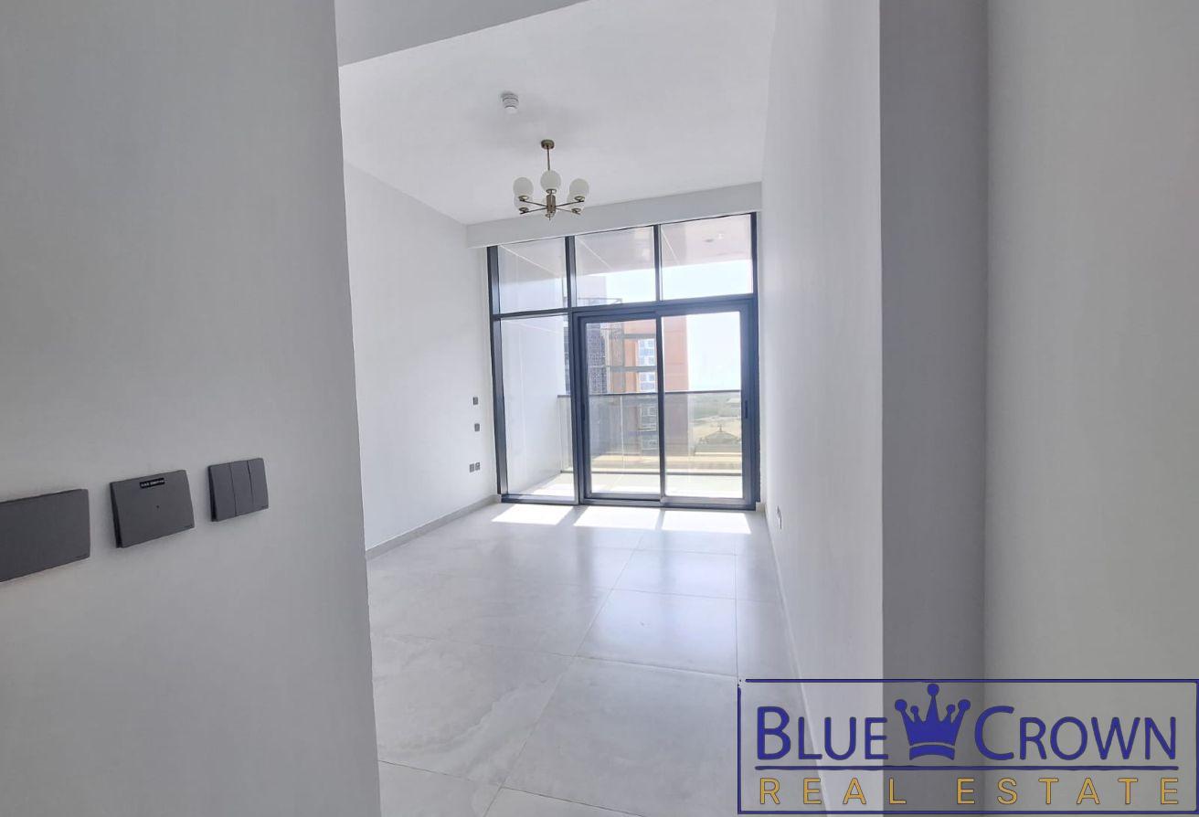 Bright Studio Apartment with Large Windows photo 5
