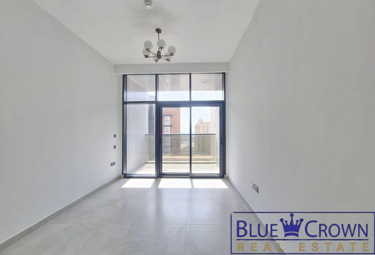 Bright Studio Apartment with Large Windows photo 3