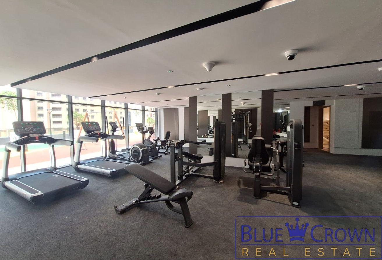 Bright Studio Apartment with Large Windows photo 13