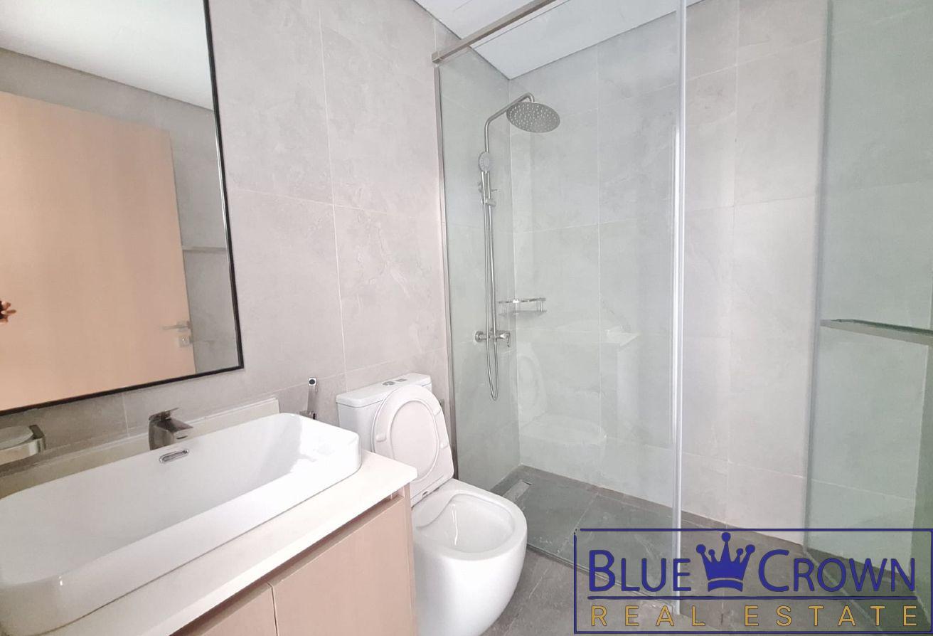 Bright Studio Apartment with Large Windows photo 7