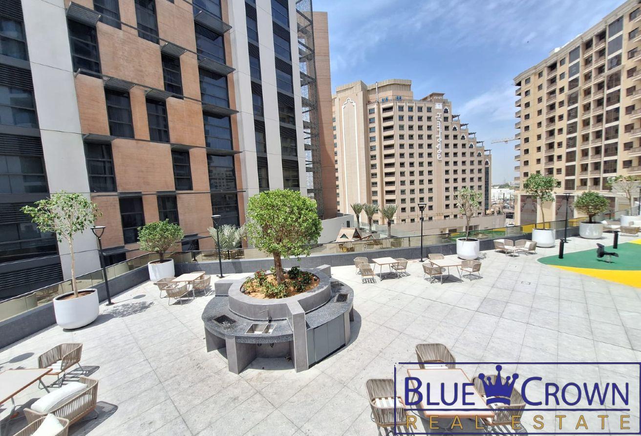 Bright Studio Apartment with Large Windows photo 12