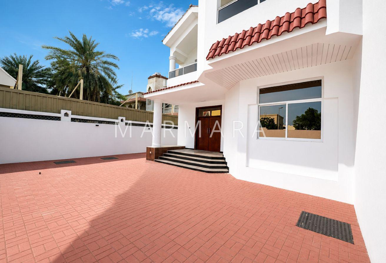 Fully Upgraded 4BR | Private Garden | Shared Pool photo 17