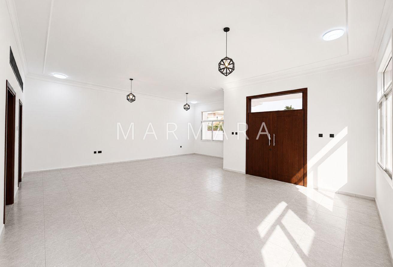 Fully Upgraded 4BR | Private Garden | Shared Pool photo 9