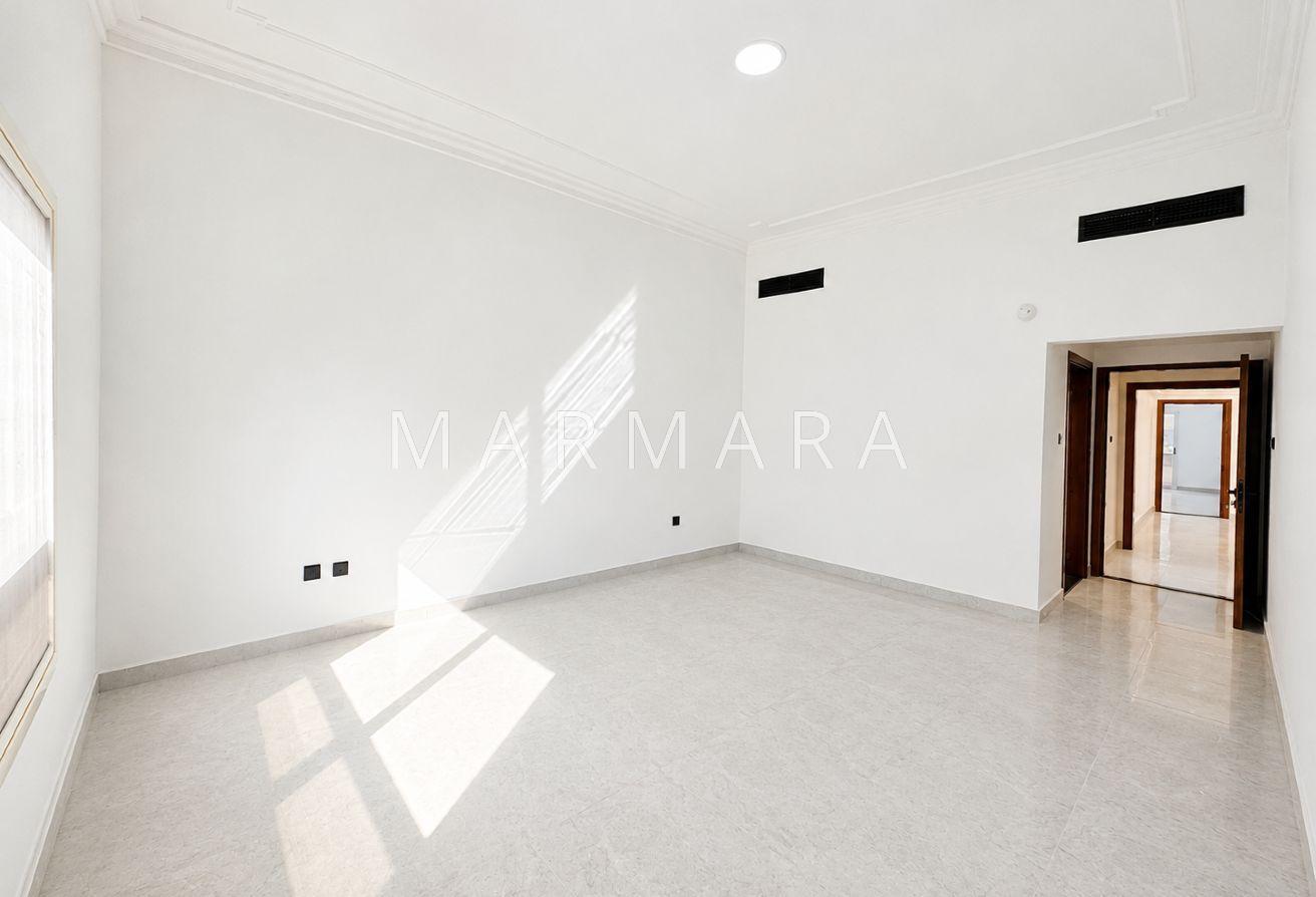 Fully Upgraded 4BR | Private Garden | Shared Pool photo 11