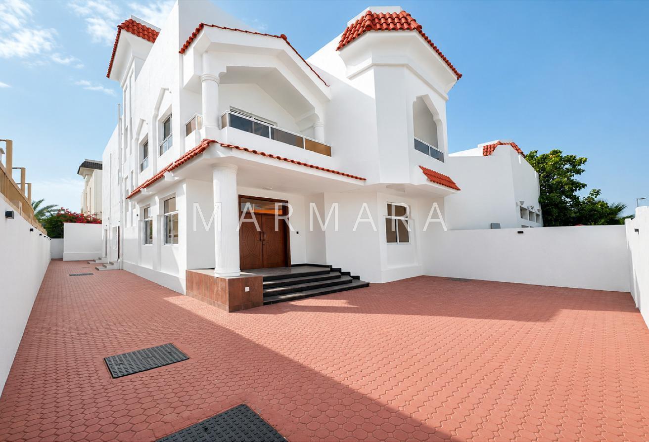 Fully Upgraded 4BR | Private Garden | Shared Pool photo 2